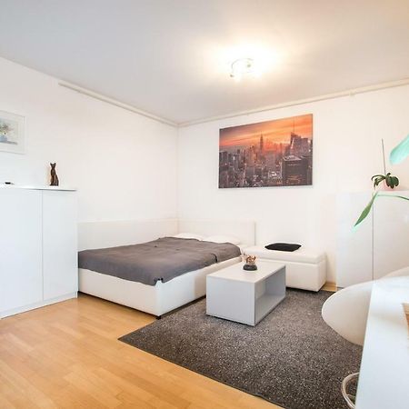 Cozy & Modern Studio With Balcony Zagreb Bagian luar foto