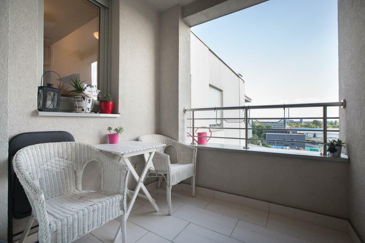 Cozy & Modern Studio With Balcony Zagreb Bagian luar foto