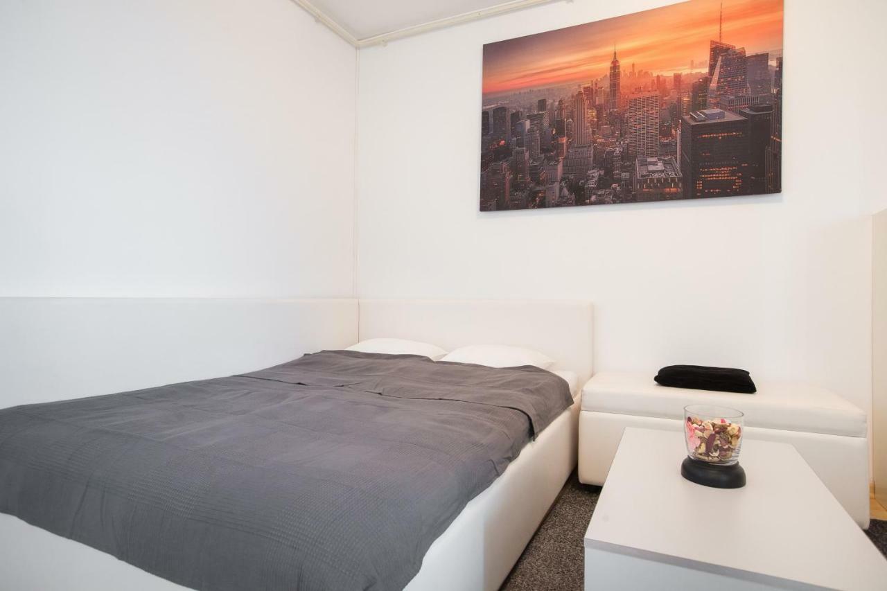Cozy & Modern Studio With Balcony Zagreb Bagian luar foto