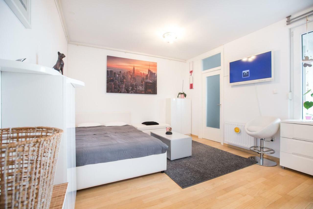 Cozy & Modern Studio With Balcony Zagreb Bagian luar foto